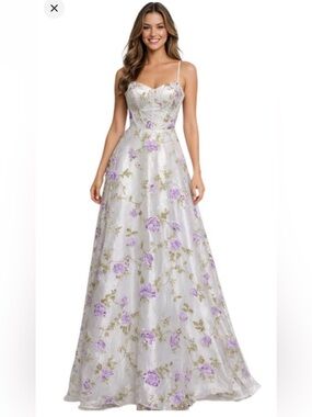 Say Yes to the Dress Juniors 3-D Floral Embellished Gown 7/8